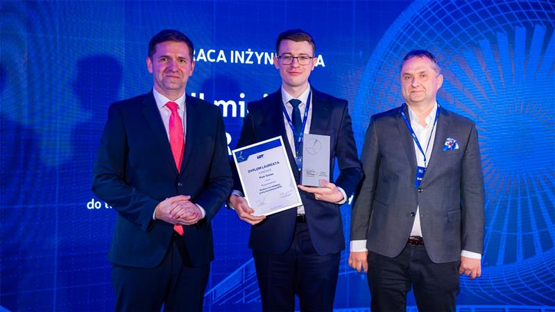 Na zdjęciu: Piotr Szałas, laureat konkursu PLL LOT, fot. www.lot.com