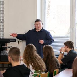 Na zdjęciu uczestnicy spotkania z cyklu #zawszeciekawi