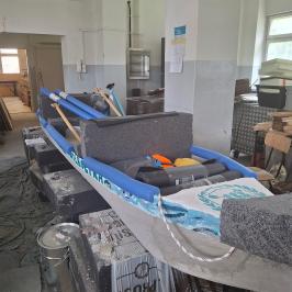 Na zdjęciu kajak z betonu