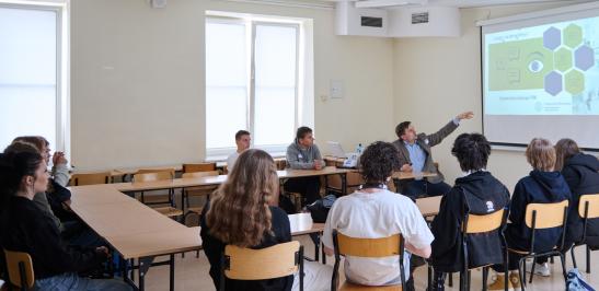 Na zdjęciu uczestnicy spotkania z cyklu #zawszeciekawi