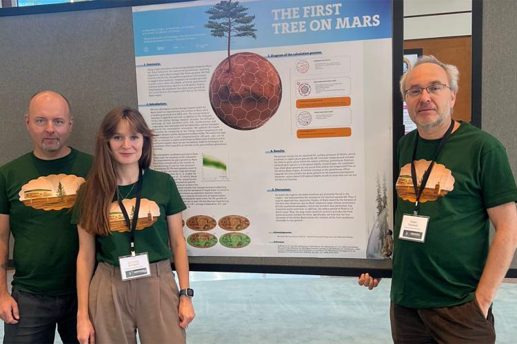 Na zdjęciu dr Pałka, dr Wendland oraz prof. Olszewski podczas konferencji NASA w Houston 