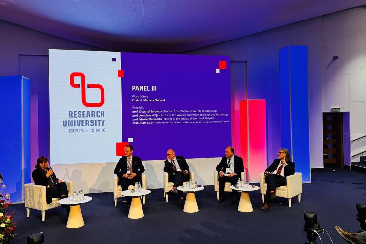 Na zdjęciu uczestnicy panelu poświęconego kulturze pracy podczas IV Konferencji sprawozdawczej IDUB