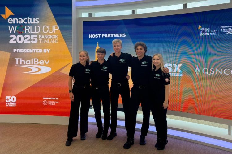 Zespół MedWave podczas Enactus World Cup 2025 w Bangkoku 