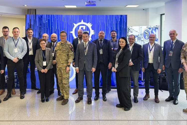 Na zdjęciu: uczestnicy inauguracji Cyber Legionu DK WOC 