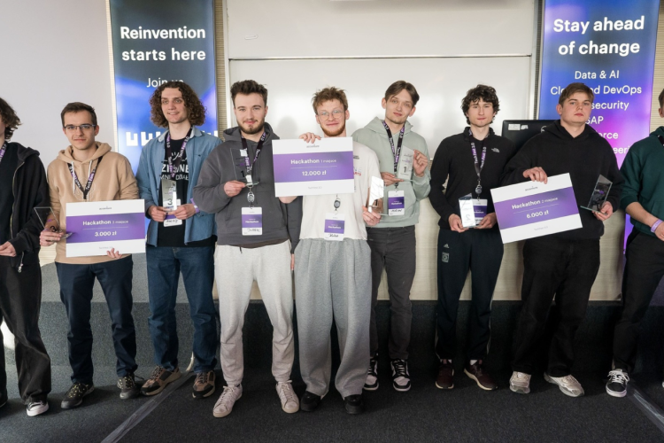 Studenci PW zdominowali podium w hackatonie