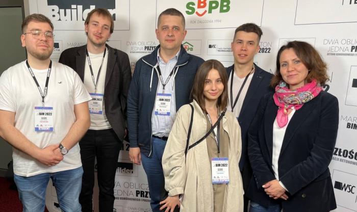 Zdjęcie autorów projektu i opiekunów zespołu