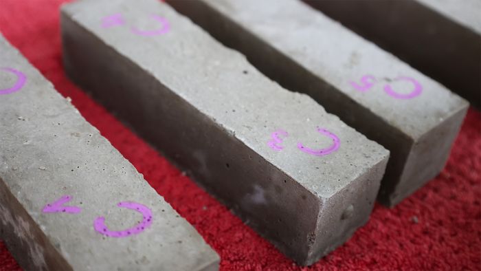 Na zdjęciu próbki przeznaczone do badań wytrzymałościowych