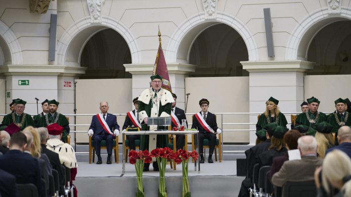 Zdjęcie z uroczystego posiedzenie Senatu z okazji Dnia PW 2025, Rektor PW prof. Krzysztof Zaremba