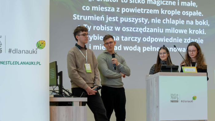Na zdjęciu: studenci z KN MarketLab PW podczas Ideathonu
