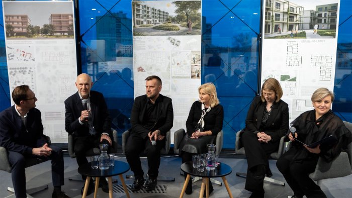 Na zdjęciu sześć siedzących osób - uczestnicy debaty pt. „Zabudowa społeczna. Co to właściwie oznacza?"