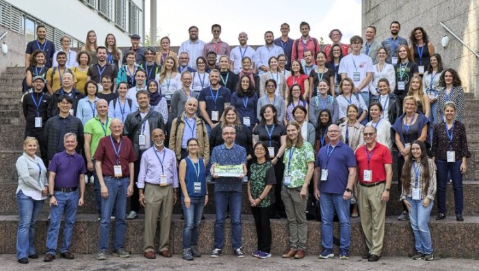 Na zdjęciu grupa osób - uczestnicy Sympozjum Human RNome, Uniwersytet Goethego we Frankfurcie nad Menem, 5 sierpnia 2025 r.