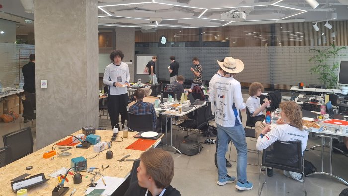 Na zdjęciu: drużyna Musketeers podczas hackatonu SpeedLab