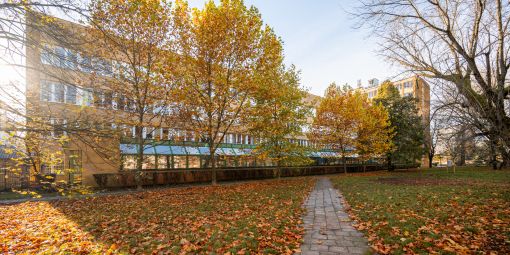 Zdjęcie Gmachu Mechatroniki PW