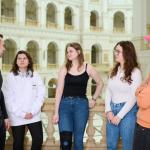 Zdjęcie studentów w Gmachu Głównym Politechniki Warszawskiej