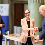 Na zdjęciu: Joanna Konopka odbiera nagrodę 