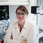 Na zdjęciu dr inż. Marta Mazurkiewicz-Pawlicka w laboratorium