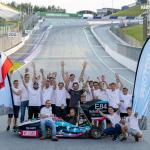 Zespół Proton Dynamic ze swoim bolidem na torze wyścigowym w Austrii