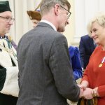 Zdjęcie przedstawia wręczenie odznaczeń państwowych i odznak zasłużonych dla Politechniki Warszawskiej 