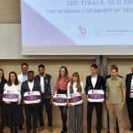 Pamiątkowe zdjęcie laureatów i jurorów